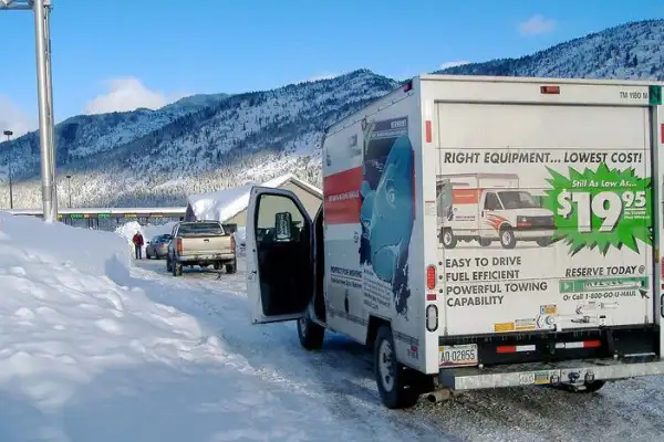 کامیون‌های باربری برای اسباب کشی در زمستان